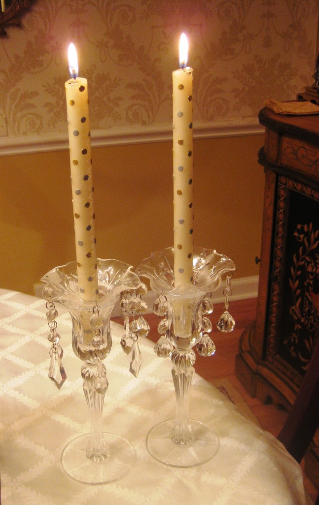 candles table silver gold polka dot
