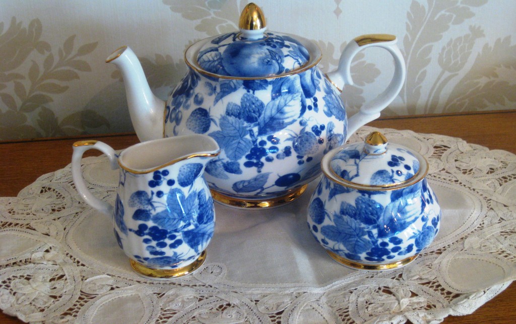 blue and white tea set