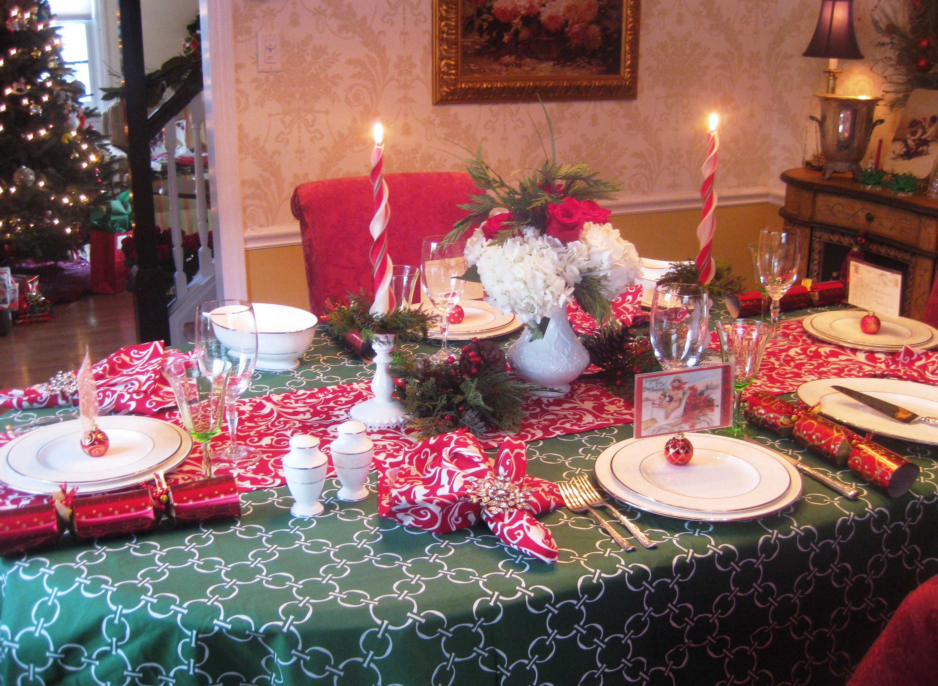 » A Twist on the Traditional Red Door Table Decor